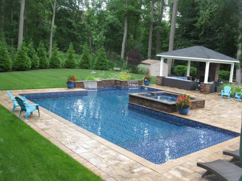 Dix Hills, N.Y.-based True Blue Swimming Pools earned a gold award in the category of Geometric Vinyl-Lined Pools 601 sq. ft. or more. The firm also received a merit award for a vinyl pool/spa combination project.